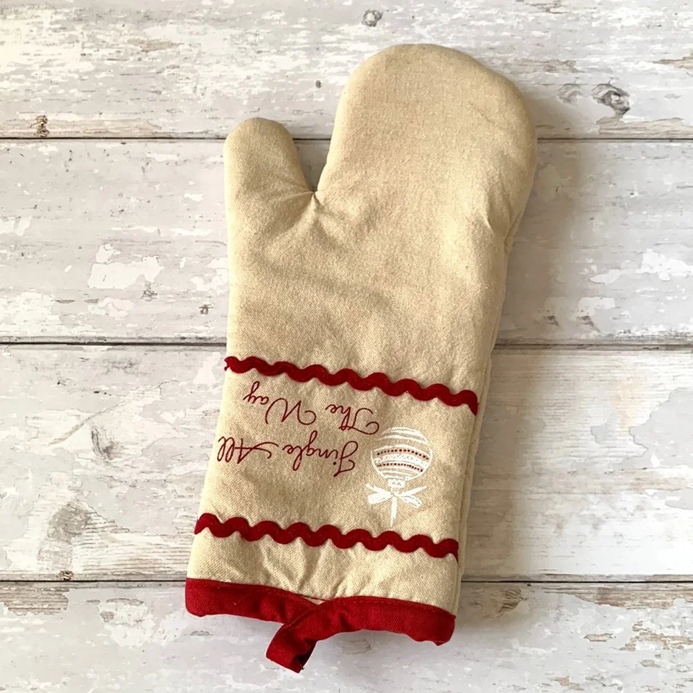 Christmas Holiday Oven Mitt NEW Red Beige Jingle All The Way OS